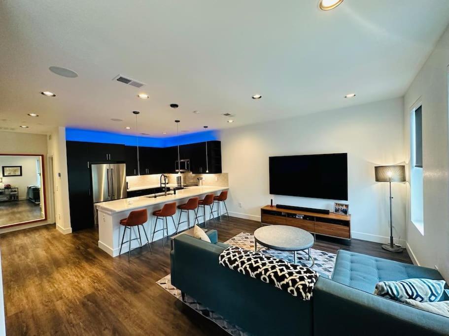 Сasa de vacaciones Downtown Smart House